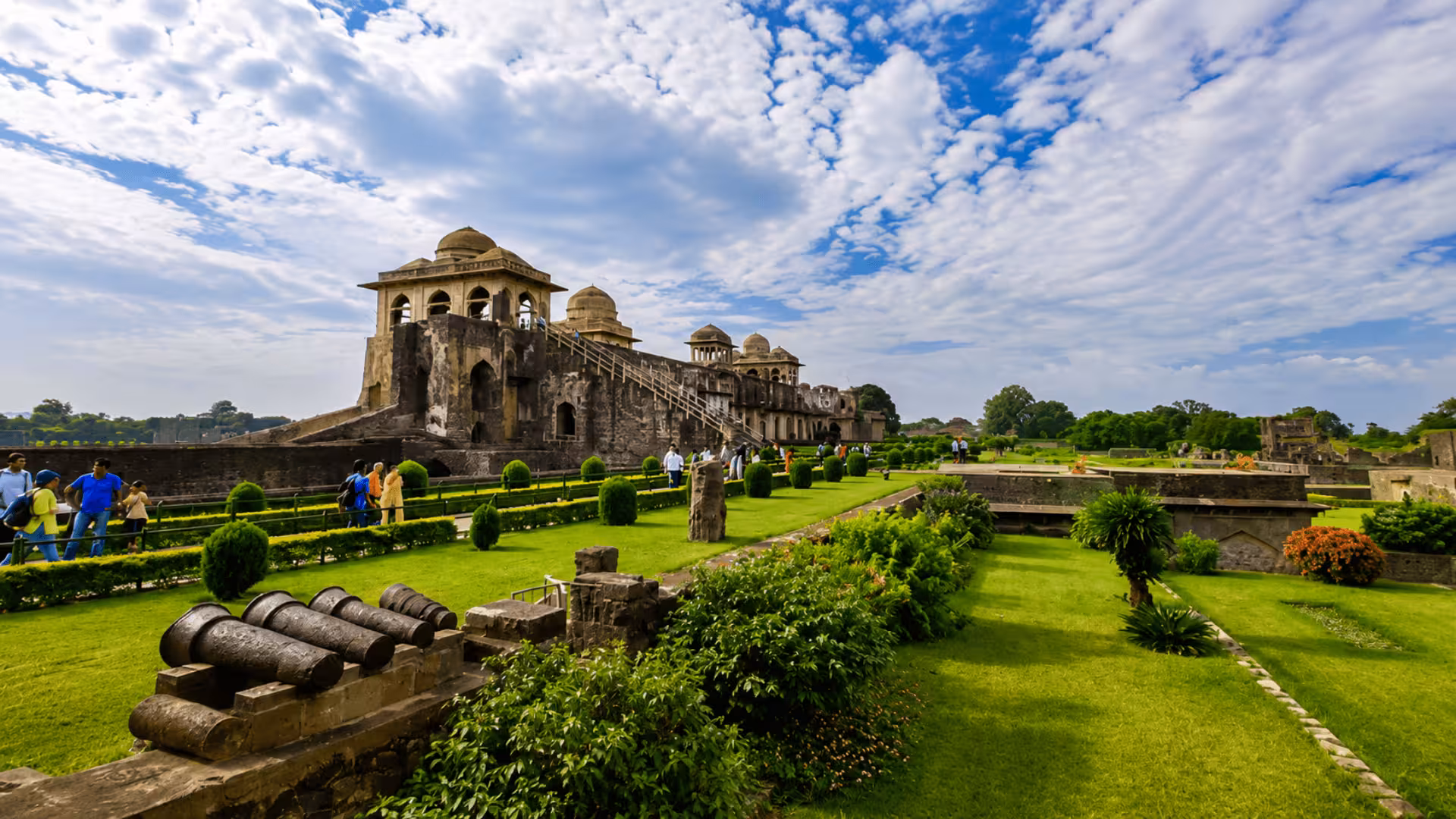Malwa Plateau Heritage Itinerary: A 2-Day Cultural Road Trip Based at Maangarh
